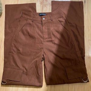 NWT- PRETTYLITTLETHING SHAPE CHOCOLATE BROWN BUCKLE CARGO WIDE LEG PANTS
